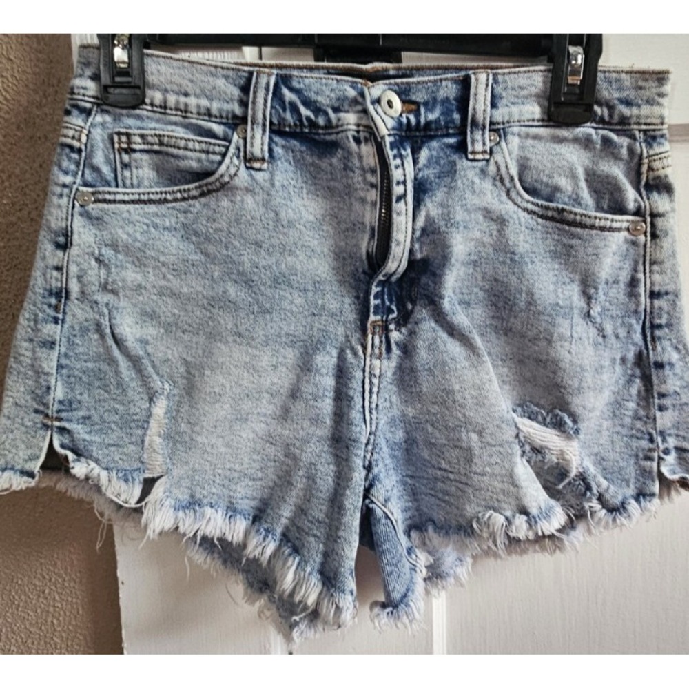 KENDALL + KYLIE THE ICON SHORT light wash distressed‎ woman 7/28